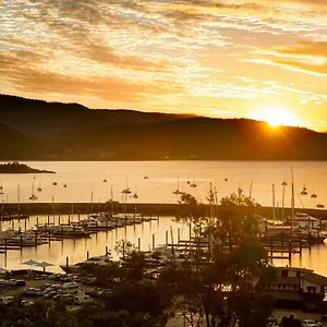 Sunlit Waters 3* Airlie Beach